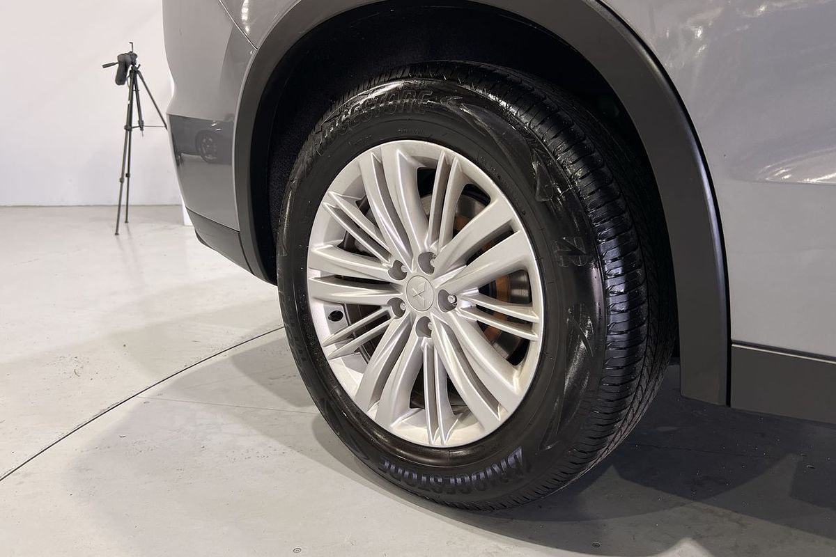 2022 Mitsubishi Outlander ES ZM