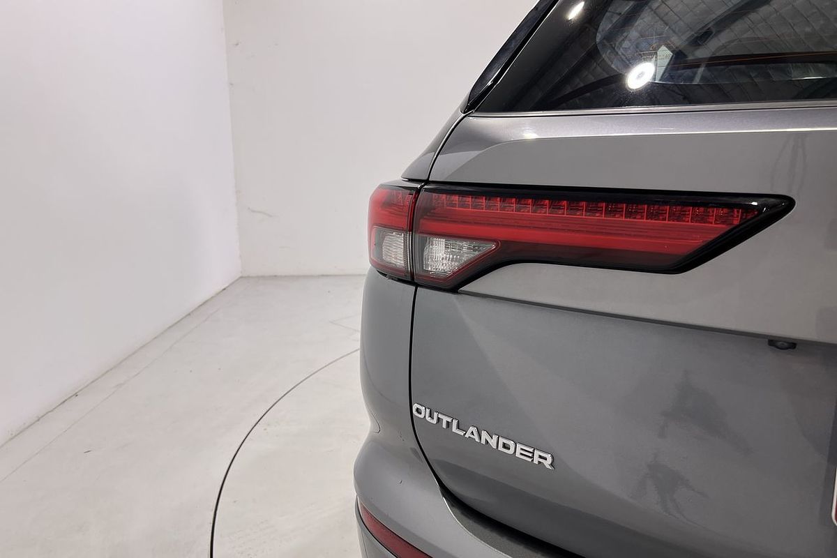 2022 Mitsubishi Outlander ES ZM