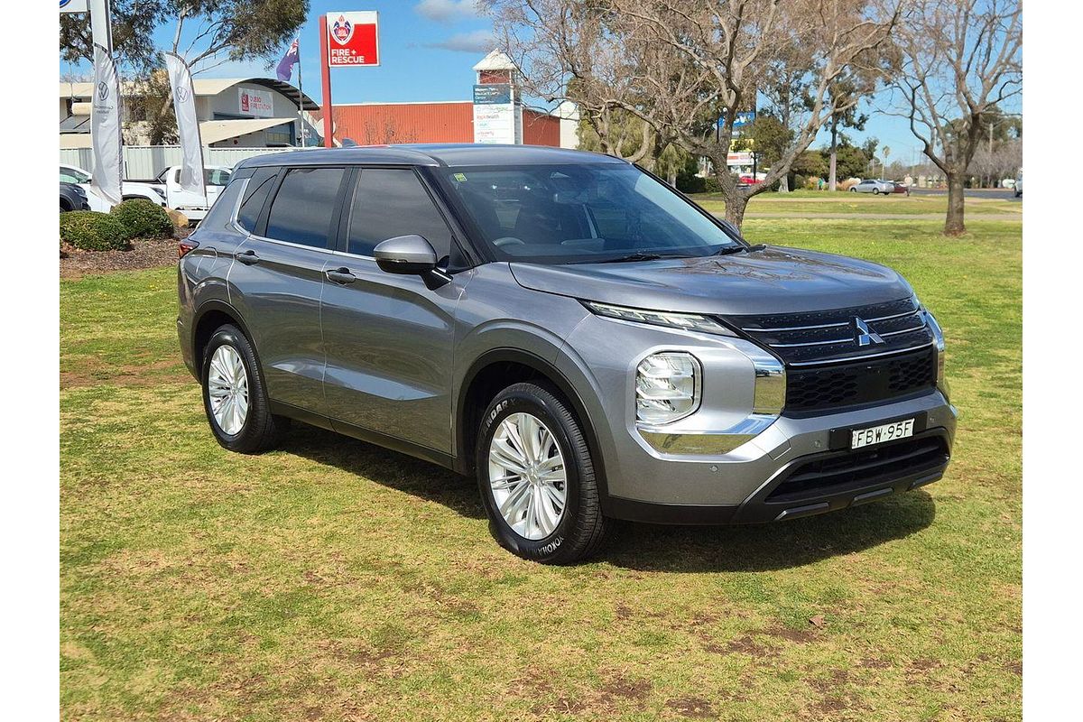 2023 Mitsubishi Outlander ES ZM
