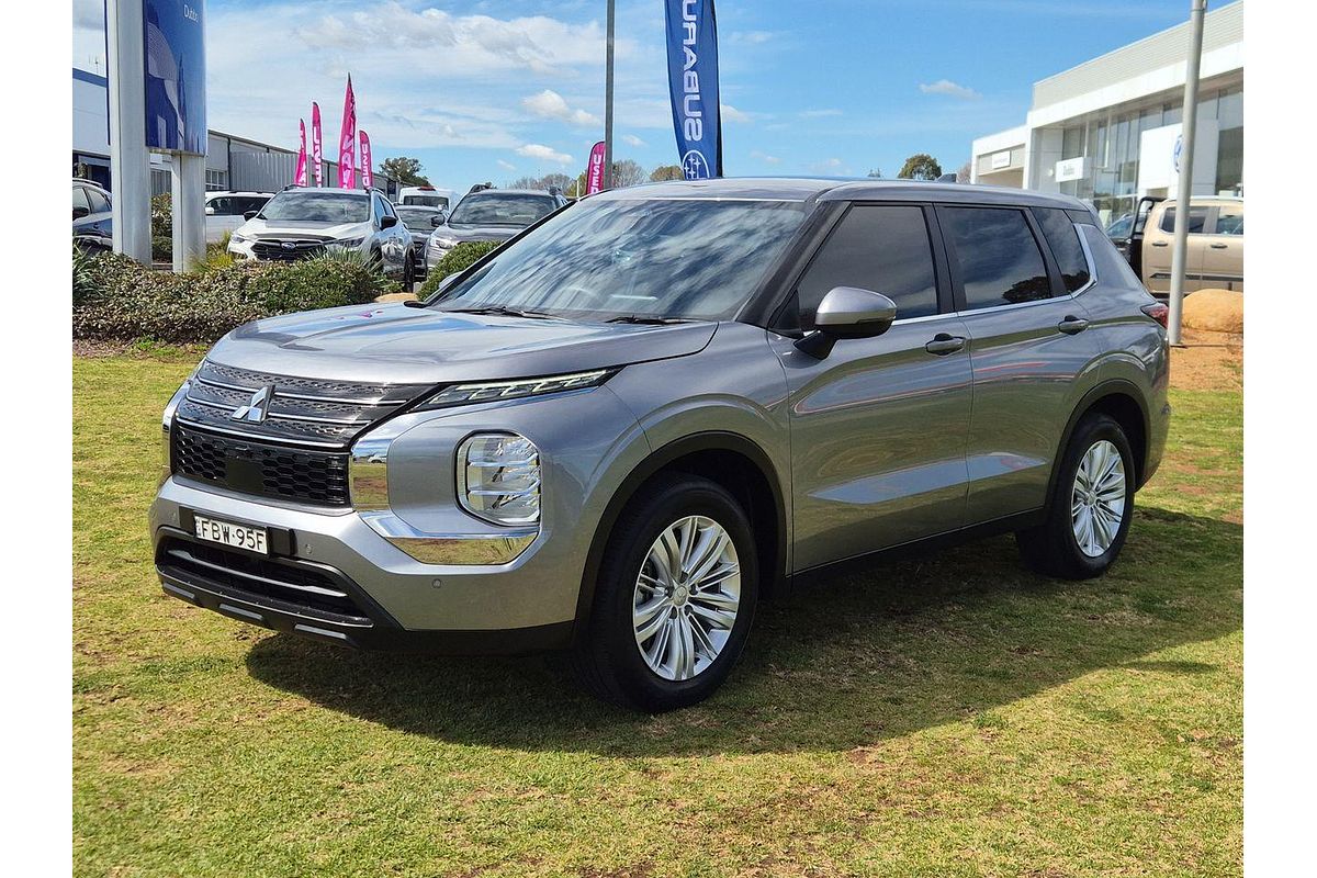2023 Mitsubishi Outlander ES ZM