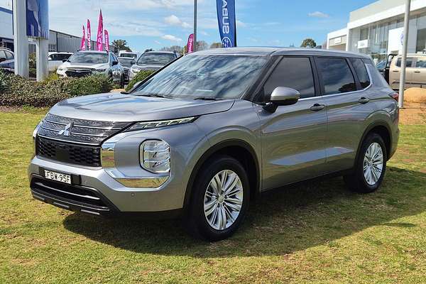 2023 Mitsubishi Outlander ES ZM