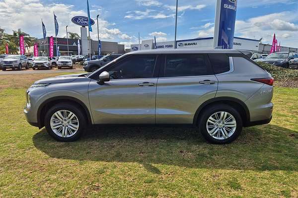 2023 Mitsubishi Outlander ES ZM