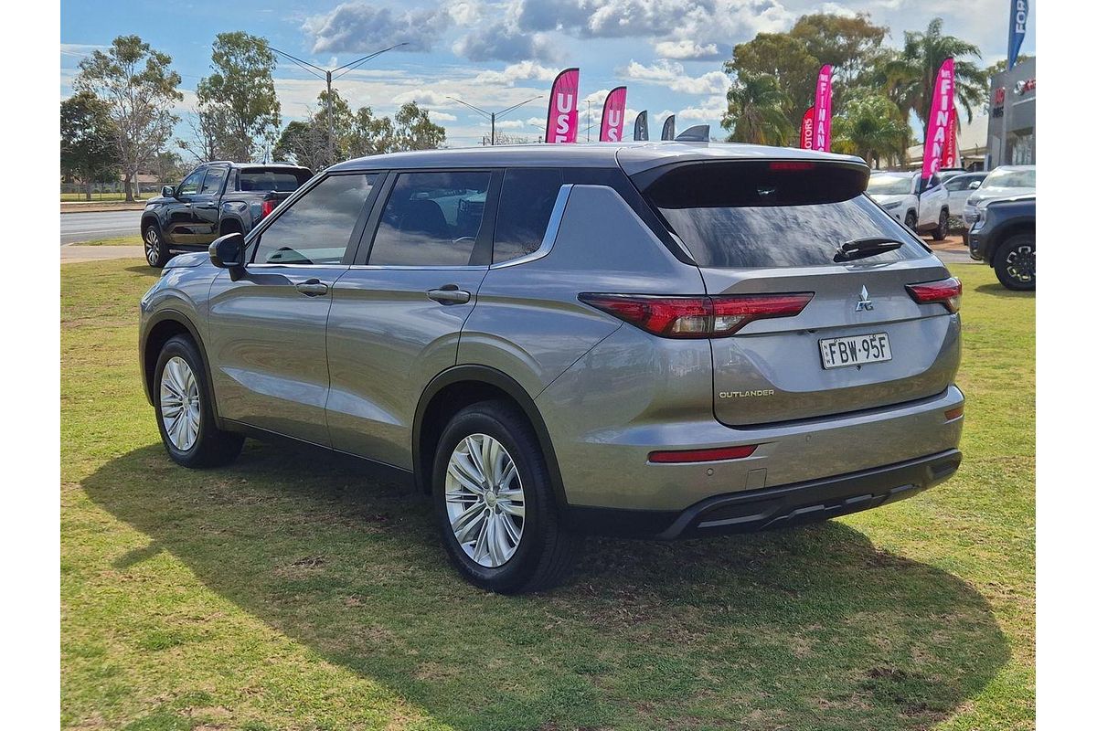 2023 Mitsubishi Outlander ES ZM