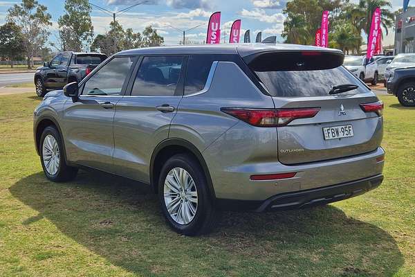 2023 Mitsubishi Outlander ES ZM