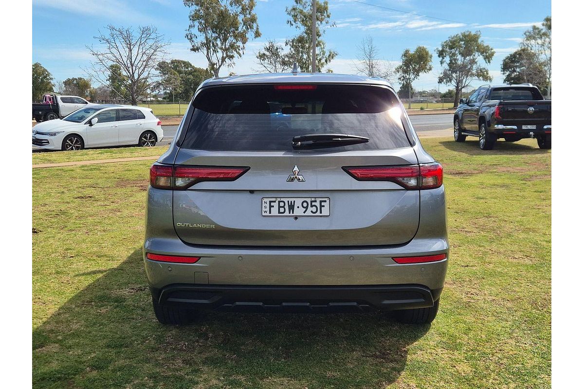 2023 Mitsubishi Outlander ES ZM