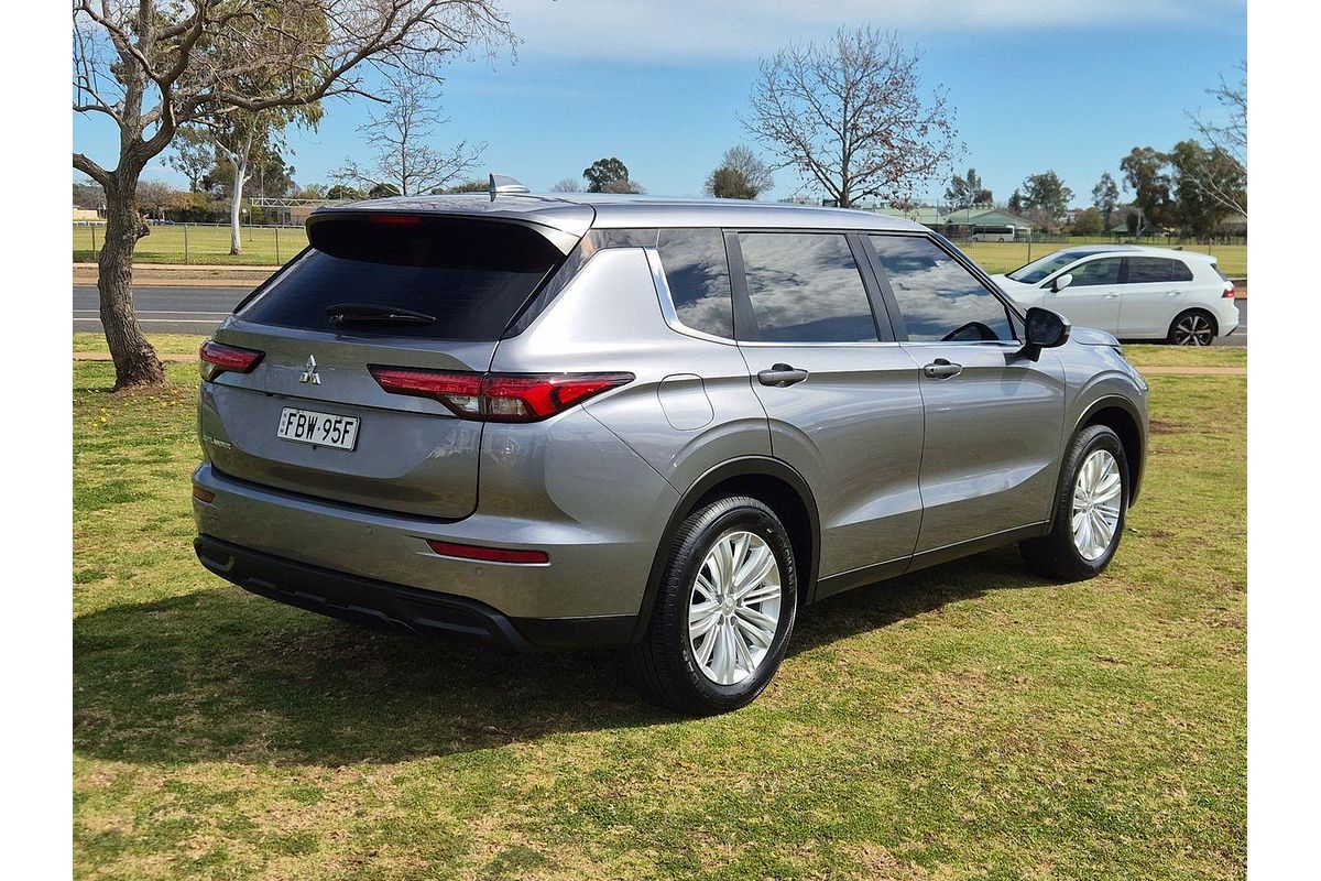 2023 Mitsubishi Outlander ES ZM