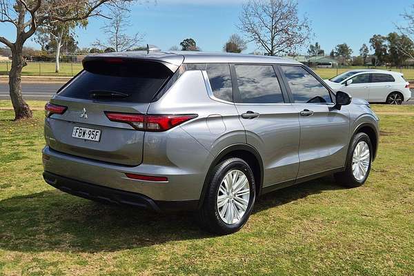 2023 Mitsubishi Outlander ES ZM