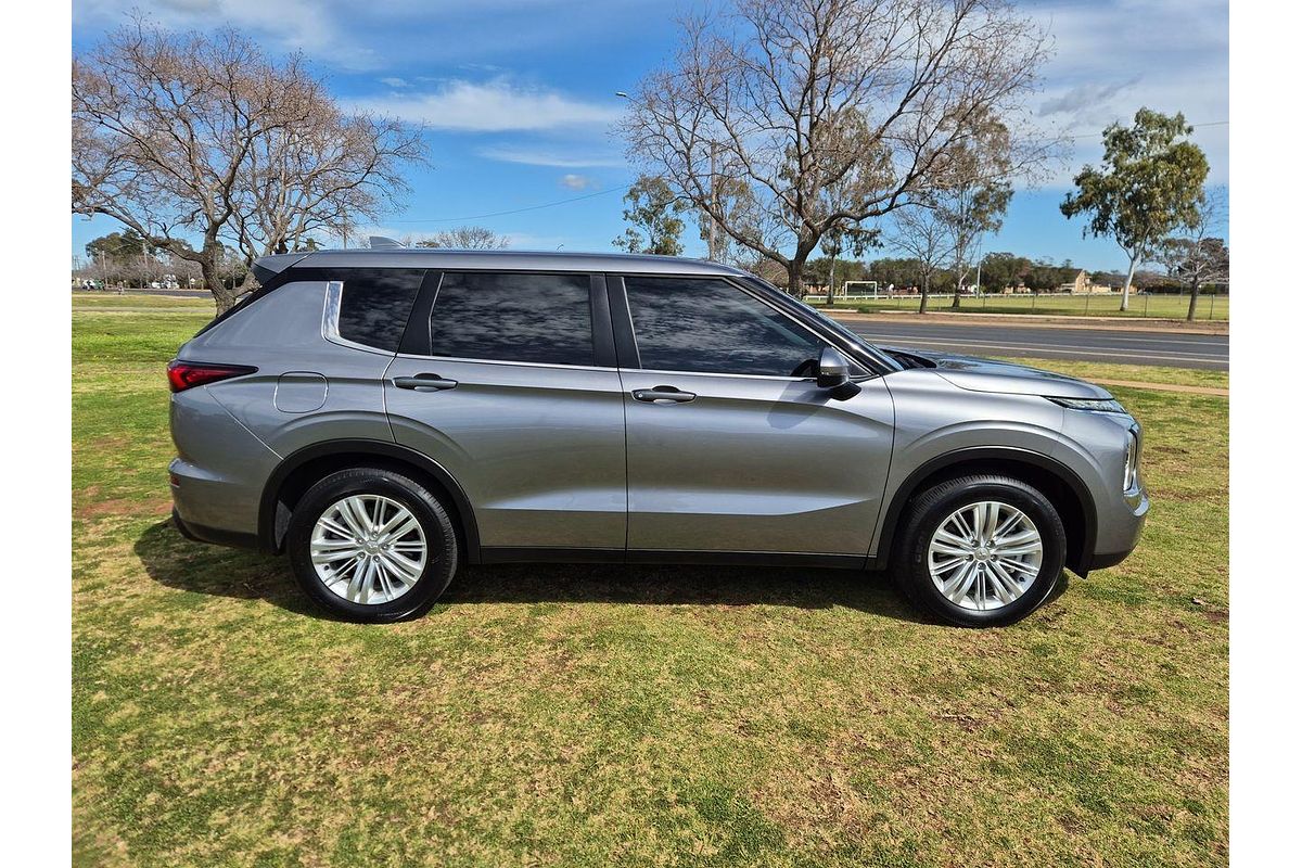 2023 Mitsubishi Outlander ES ZM