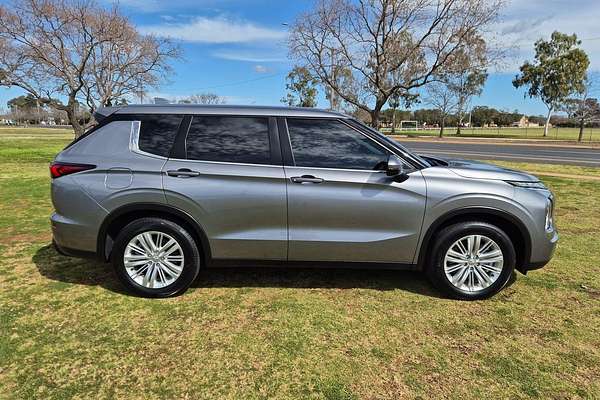 2023 Mitsubishi Outlander ES ZM