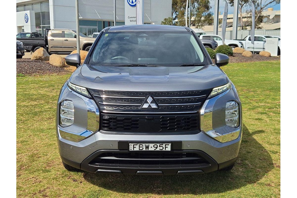 2023 Mitsubishi Outlander ES ZM