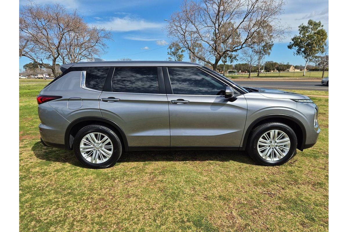 2023 Mitsubishi Outlander ES ZM