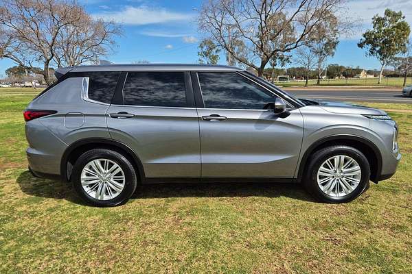 2023 Mitsubishi Outlander ES ZM