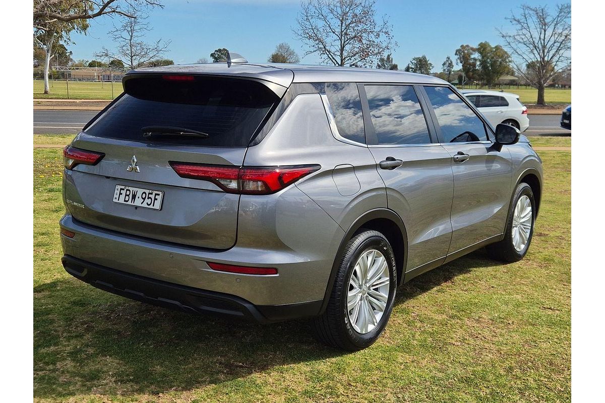 2023 Mitsubishi Outlander ES ZM