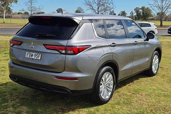2023 Mitsubishi Outlander ES ZM