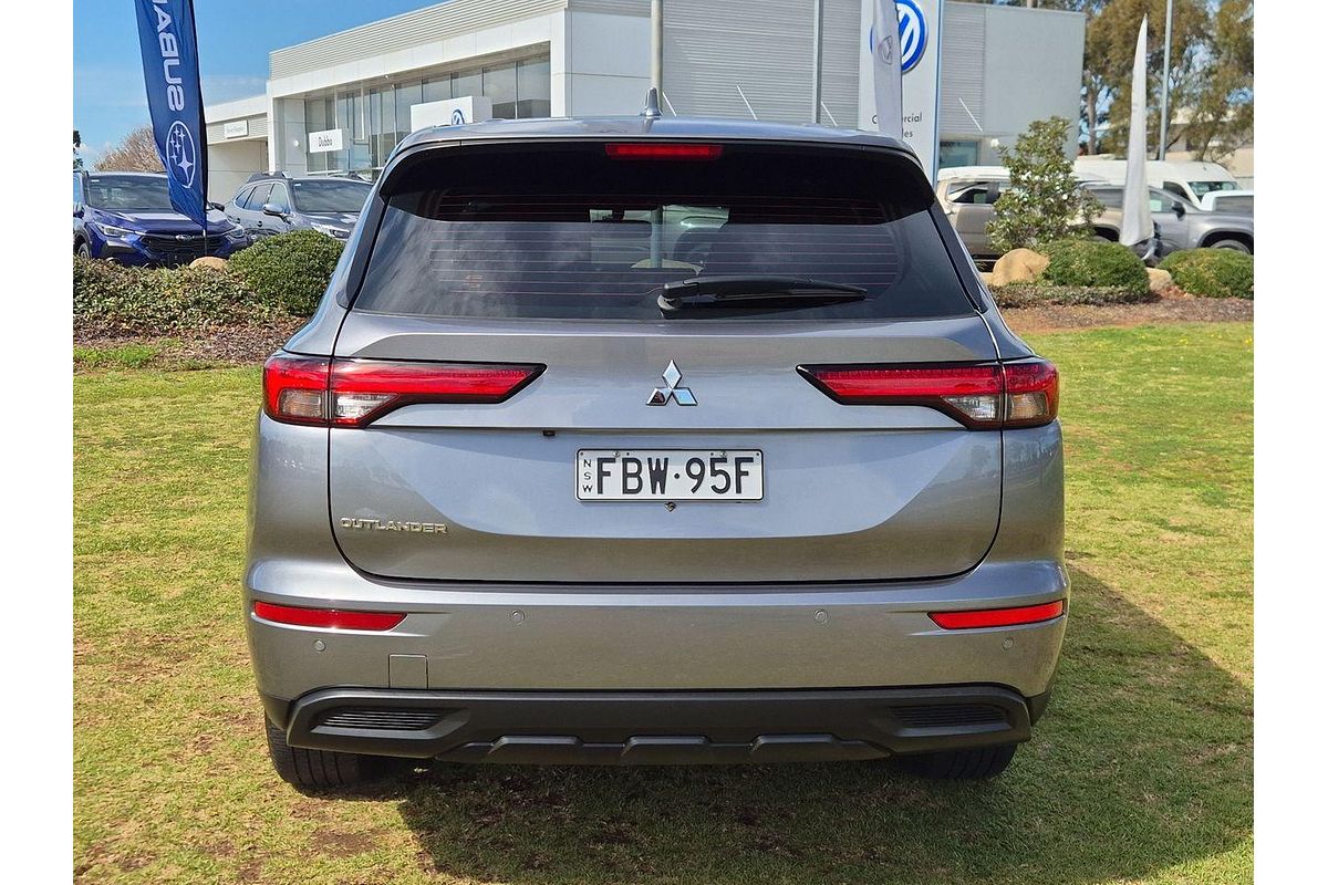 2023 Mitsubishi Outlander ES ZM