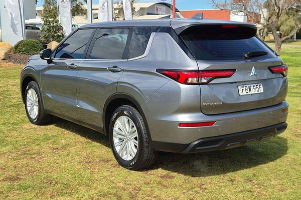 2023 Mitsubishi Outlander ES ZM