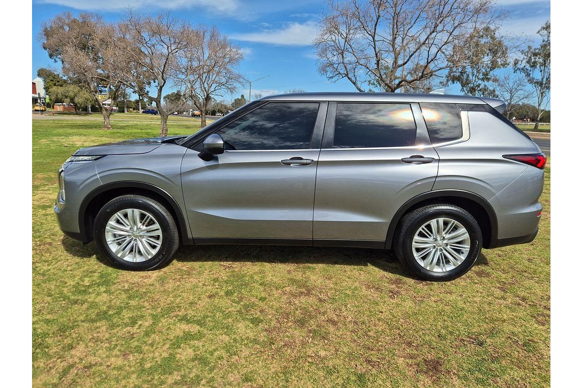 2023 Mitsubishi Outlander ES ZM