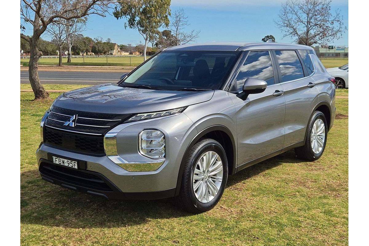 2023 Mitsubishi Outlander ES ZM