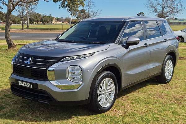 2023 Mitsubishi Outlander ES ZM