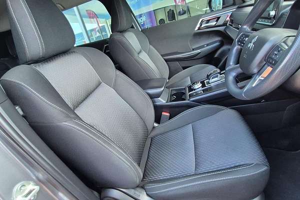 2023 Mitsubishi Outlander ES ZM