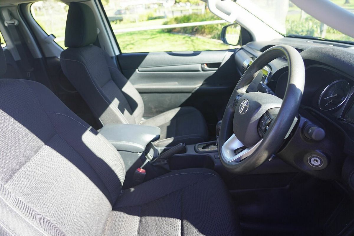 2020 Toyota Hilux SR (4x4) GUN126R Facelift 4X4
