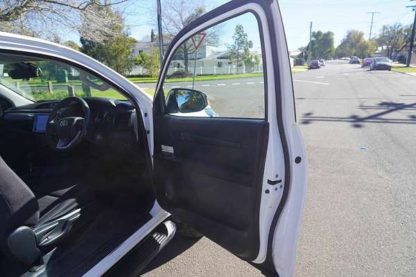 2020 Toyota Hilux SR (4x4) GUN126R Facelift 4X4