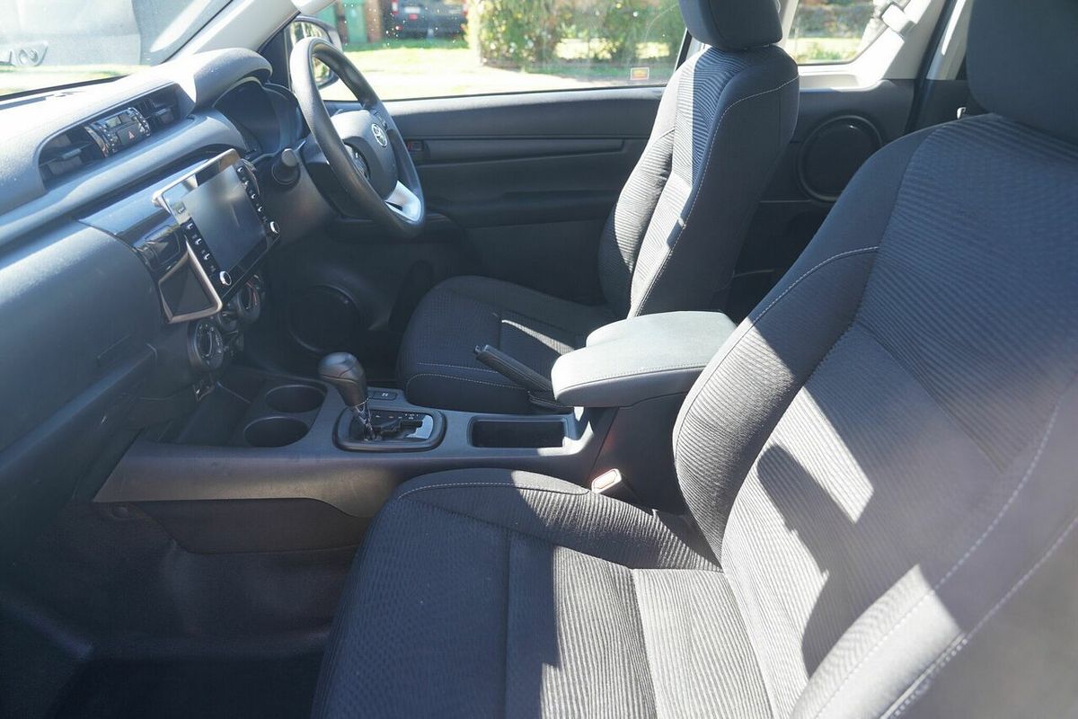 2020 Toyota Hilux SR (4x4) GUN126R Facelift 4X4