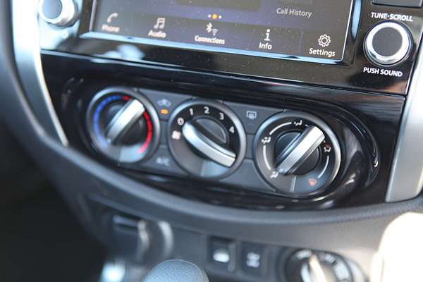 2025 Nissan Navara SL Warrior D23