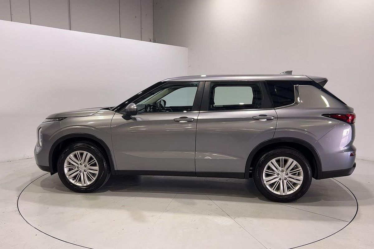 2022 Mitsubishi Outlander ES ZM