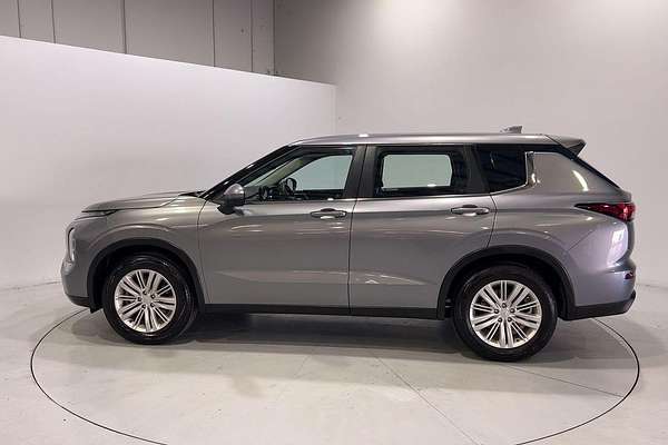 2022 Mitsubishi Outlander ES ZM