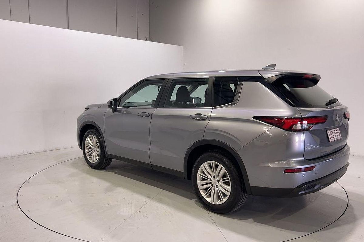 2022 Mitsubishi Outlander ES ZM