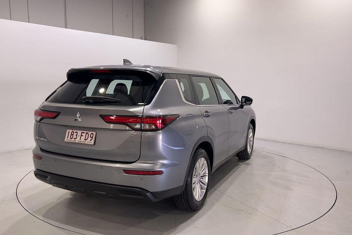 2022 Mitsubishi Outlander ES ZM
