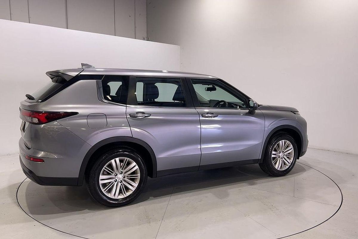 2022 Mitsubishi Outlander ES ZM