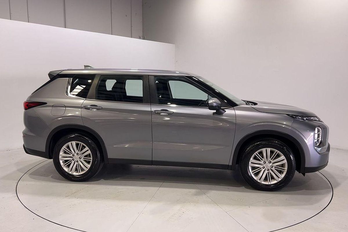 2022 Mitsubishi Outlander ES ZM