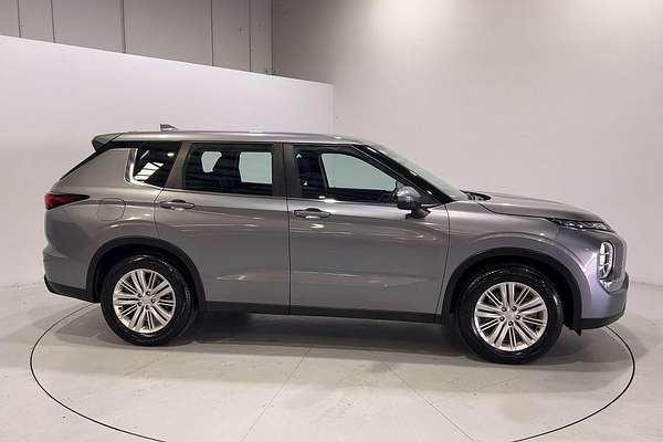 2022 Mitsubishi Outlander ES ZM