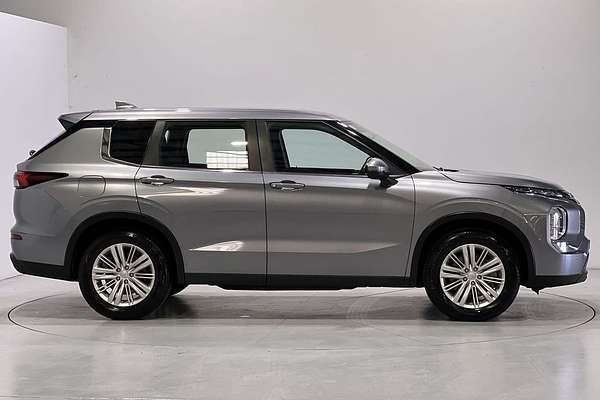 2022 Mitsubishi Outlander ES ZM