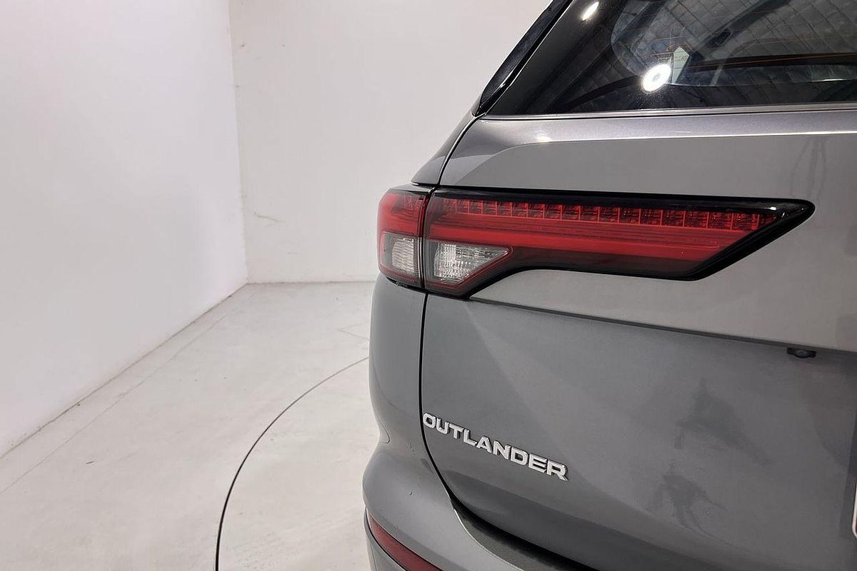 2022 Mitsubishi Outlander ES ZM