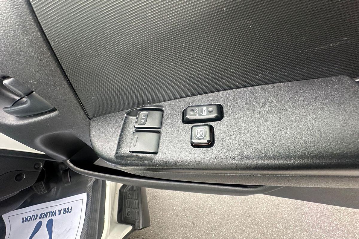 2018 Toyota Hiace Commuter KDH223R ELWB
