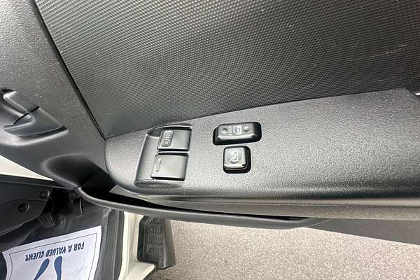 2018 Toyota Hiace Commuter KDH223R ELWB
