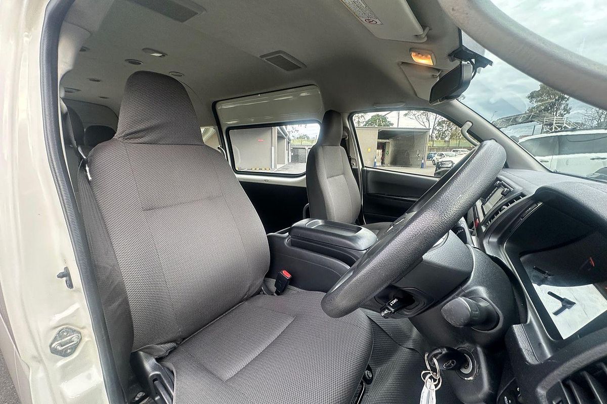 2018 Toyota Hiace Commuter KDH223R ELWB