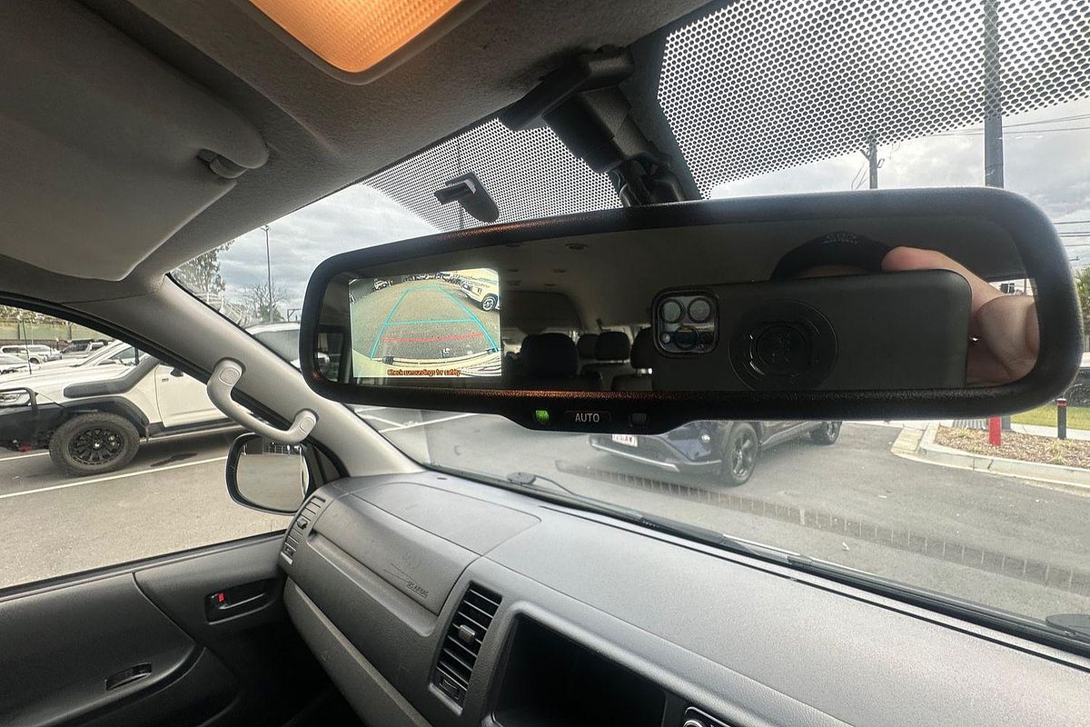 2018 Toyota Hiace Commuter KDH223R ELWB