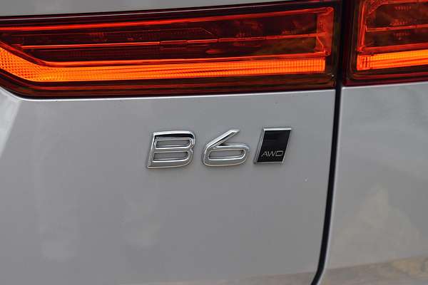 2022 Volvo XC60 Ultimate B6 Dark