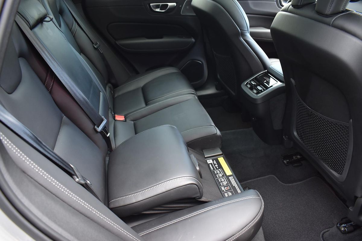 2022 Volvo XC60 Ultimate B6 Dark