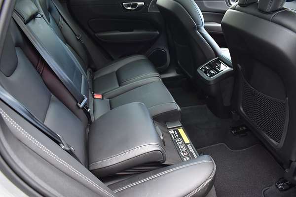 2022 Volvo XC60 Ultimate B6 Dark