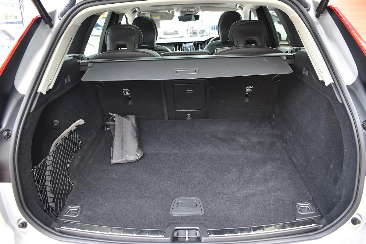 2022 Volvo XC60 Ultimate B6 Dark