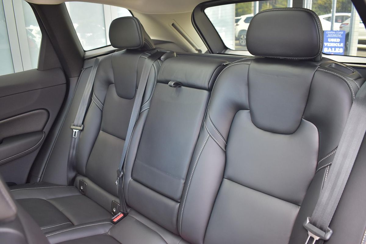 2022 Volvo XC60 Ultimate B6 Dark
