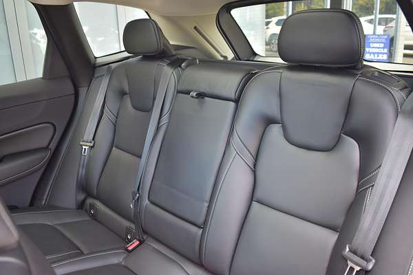 2022 Volvo XC60 Ultimate B6 Dark