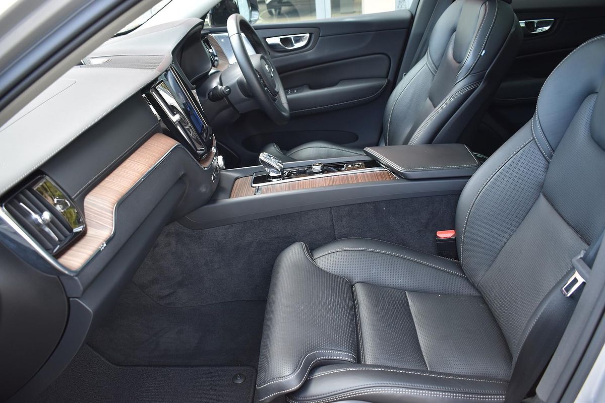 2022 Volvo XC60 Ultimate B6 Dark