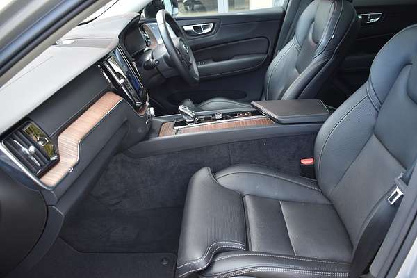2022 Volvo XC60 Ultimate B6 Dark