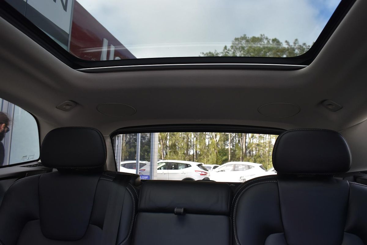 2022 Volvo XC60 Ultimate B6 Dark